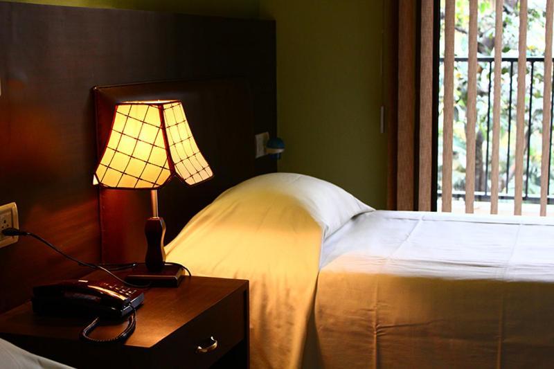 Marina'S Motel Bagdogra Extérieur photo